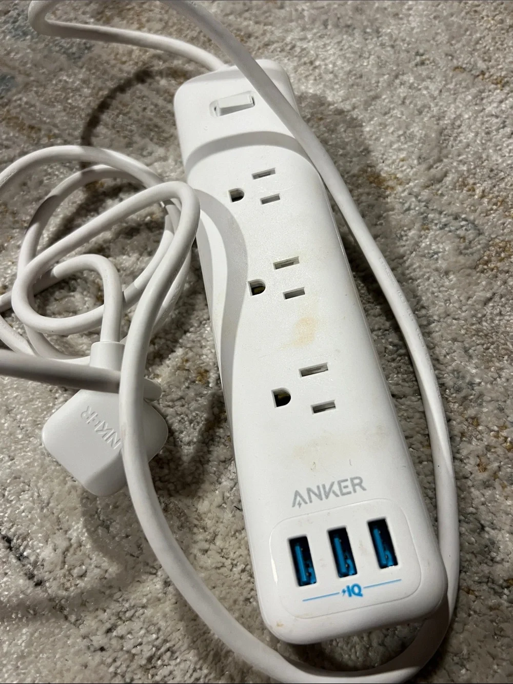 Anker White Power Strip with 3 AC Outlets and 3 USB Ports z22
